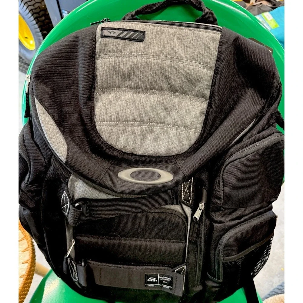 Oakley RN 96548 CA 35460 backpack Kitchen Sink Backpack 34L Capacity Gray Travel
